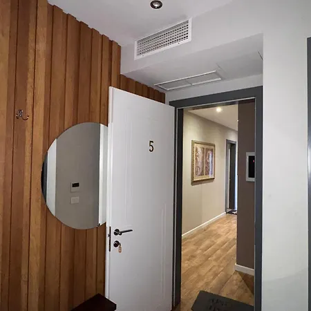 La 住宿加早餐酒店 地拉那